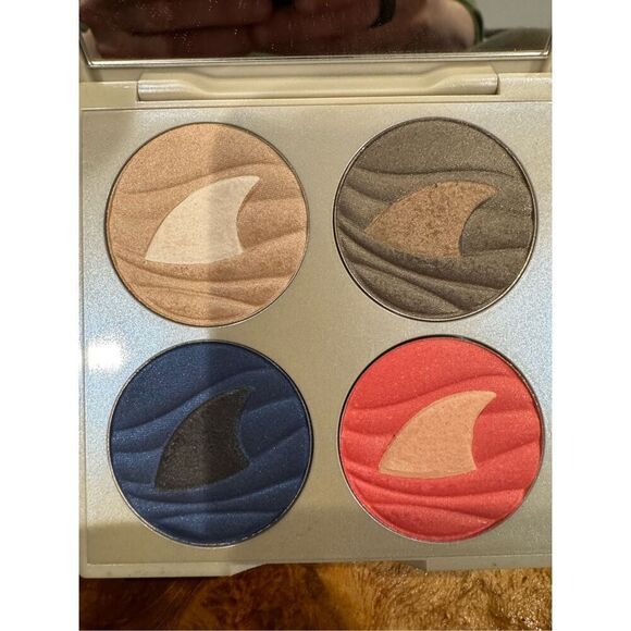 Chantecaille Save The Sharks eye palette * RARE * new without box - Picture 4 of 4